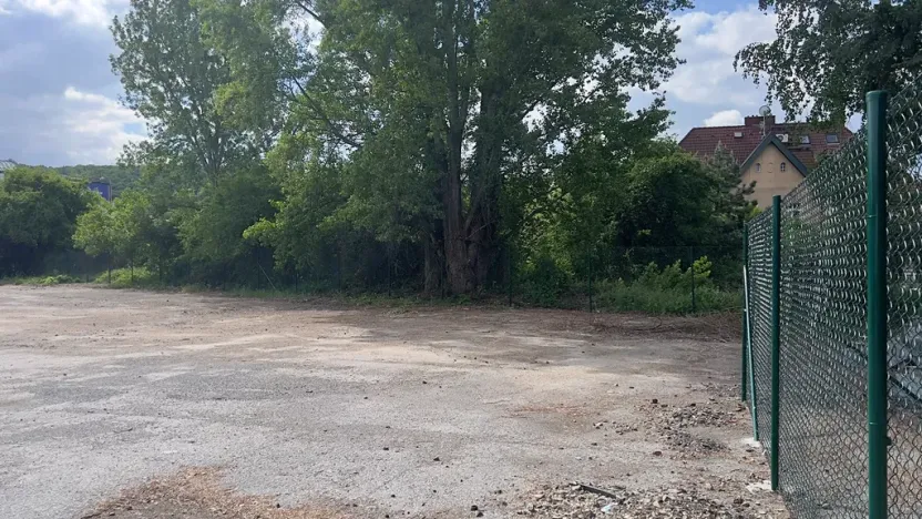 Pronájem komerčního pozemku, Praha - Modřany, Komořanská, 1500 m2