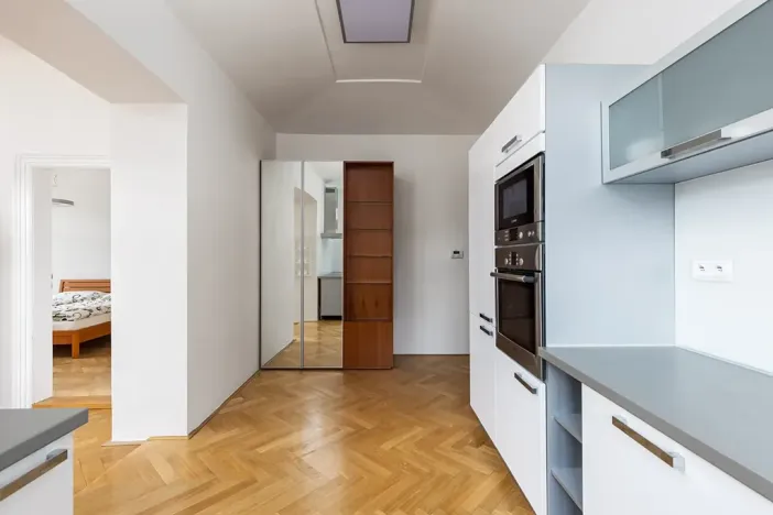 Prodej bytu 2+1, Praha - Nové Město, Ve Smečkách, 68 m2