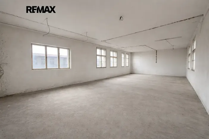 Pronájem obchodního prostoru, Praha - Horní Počernice, Komárovská, 66 m2