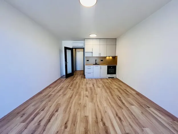 Pronájem bytu 1+kk, Praha - Vysočany, Poděbradská, 33 m2