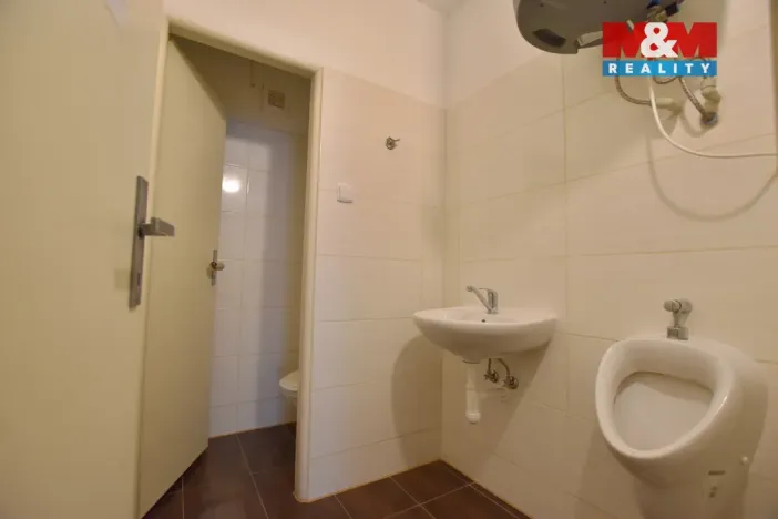 Pronájem obchodního prostoru, Pardubice, Dašická, 155 m2