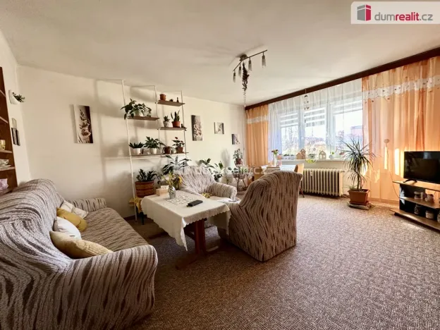 Prodej bytu 2+1, Ostrov, Hlavní třída, 75 m2