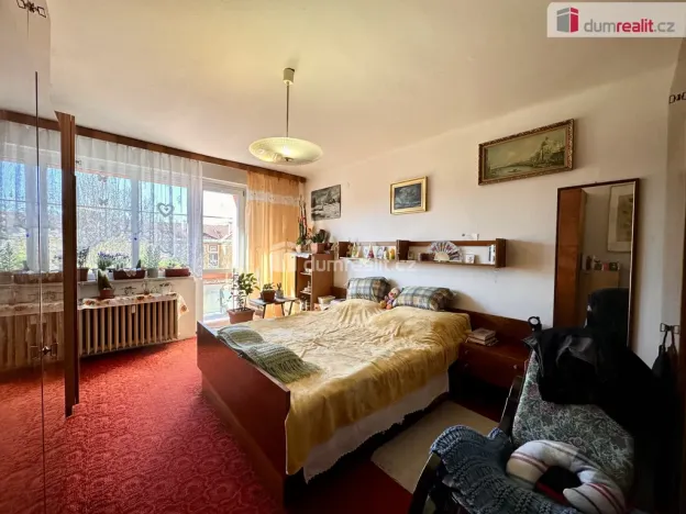 Prodej bytu 2+1, Ostrov, Hlavní třída, 75 m2