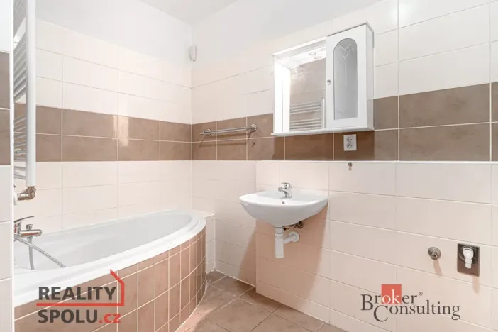 Pronájem bytu 2+kk, Liberec - Liberec VI-Rochlice, Nádvorní, 56 m2