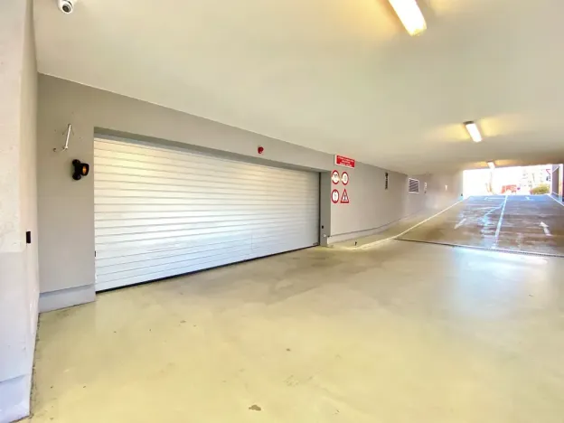 Pronájem garážového stání, Praha, 13 m2