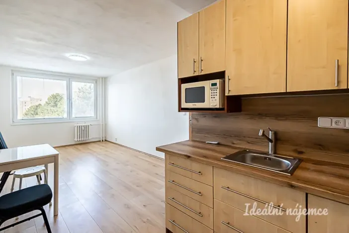 Pronájem bytu 2+kk, Praha - Černý Most, Kpt. Stránského, 46 m2