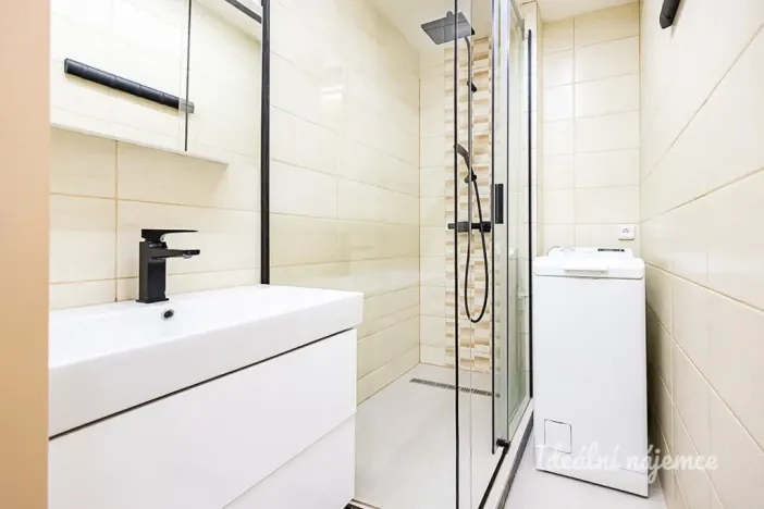 Pronájem bytu 2+kk, Praha - Černý Most, Kpt. Stránského, 46 m2