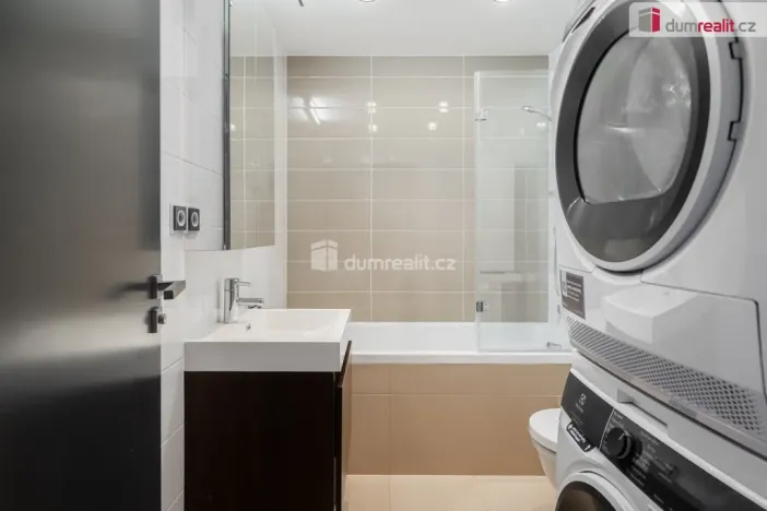 Pronájem bytu 3+kk, Praha - Libeň, U libeňského pivovaru, 74 m2