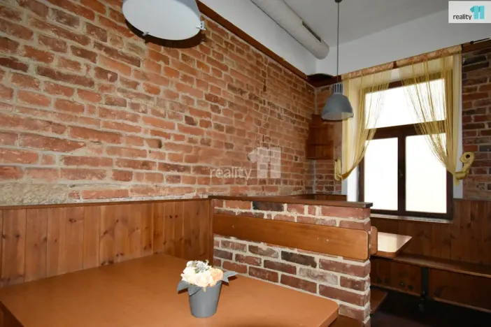 Pronájem restaurace, Náchod, Masarykovo náměstí, 232 m2