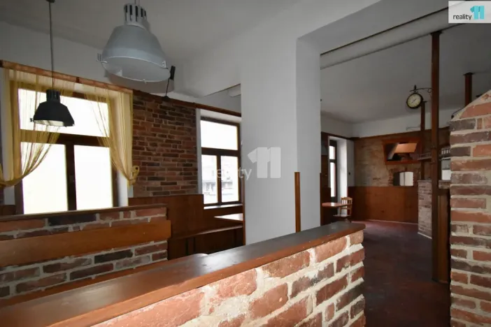 Pronájem restaurace, Náchod, Masarykovo náměstí, 232 m2