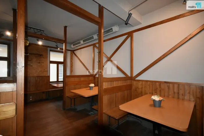 Pronájem restaurace, Náchod, Masarykovo náměstí, 232 m2