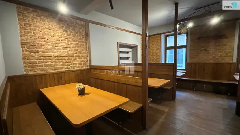 Pronájem restaurace, Náchod, Masarykovo náměstí, 232 m2