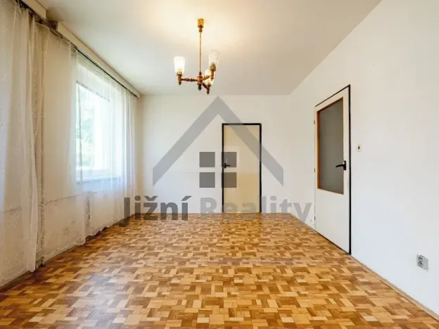 Prodej bytu 3+1, Volary, Sídl. Míru, 69 m2