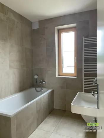 Pronájem bytu 2+kk, Veselí nad Moravou, náměstí 24. dubna, 55 m2