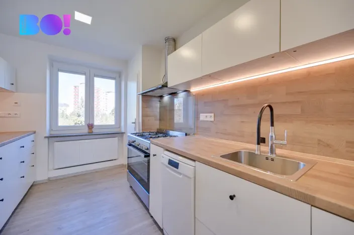 Prodej bytu 3+1, Šumperk, nám. Republiky, 27 m2