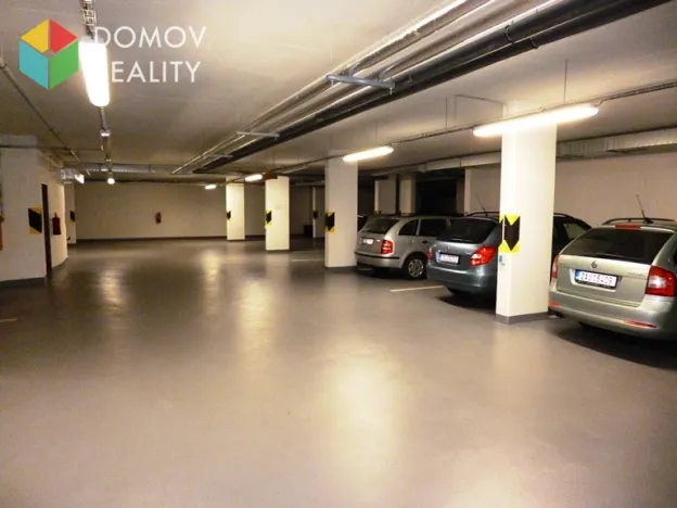 Pronájem garážového stání, Beroun - Beroun-Město, V Zahradách, 12 m2