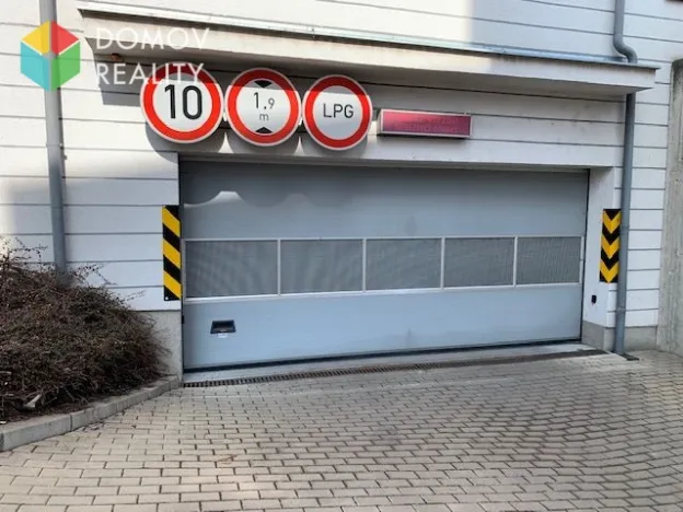 Pronájem garážového stání, Beroun - Beroun-Město, V Zahradách, 12 m2