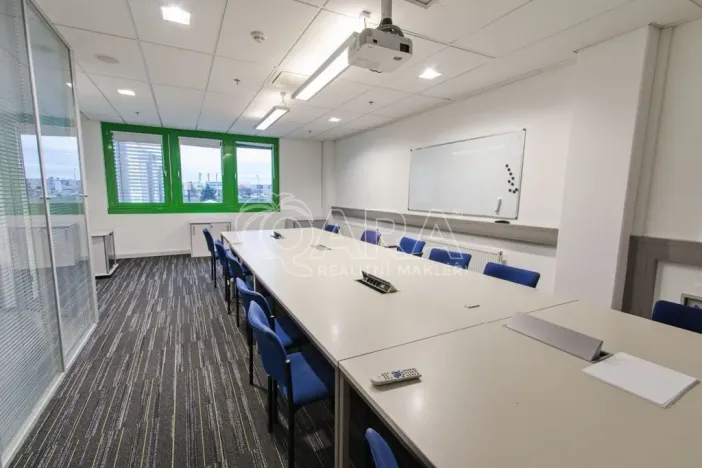 Pronájem kanceláře, Praha - Třebonice, Sárská, 350 m2