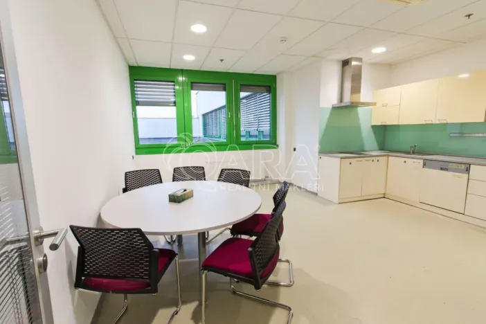 Pronájem kanceláře, Praha - Třebonice, Sárská, 350 m2