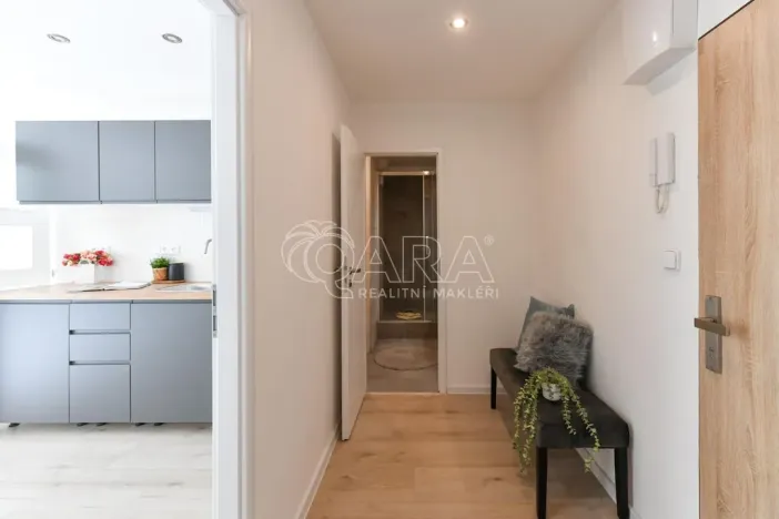 Prodej bytu 2+kk, Praha - Krč, Hurbanova, 39 m2