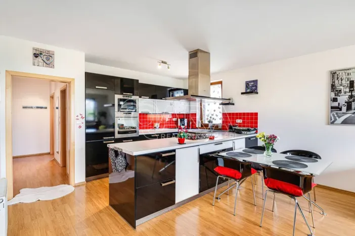 Prodej rodinného domu, Zeleneč, U Lesoparku, 174 m2