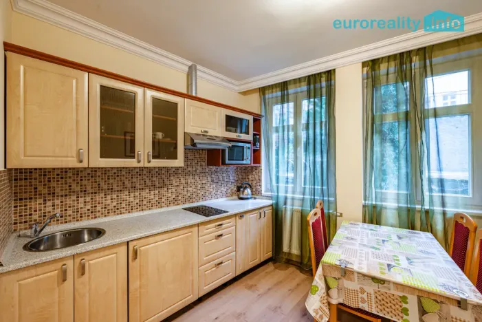 Pronájem bytu 2+1, Karlovy Vary, Libušina, 65 m2