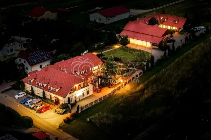 Prodej ubytování, Hlohovec, Na kopci, 1450 m2