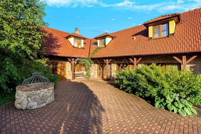 Prodej ubytování, Hlohovec, Na kopci, 1450 m2