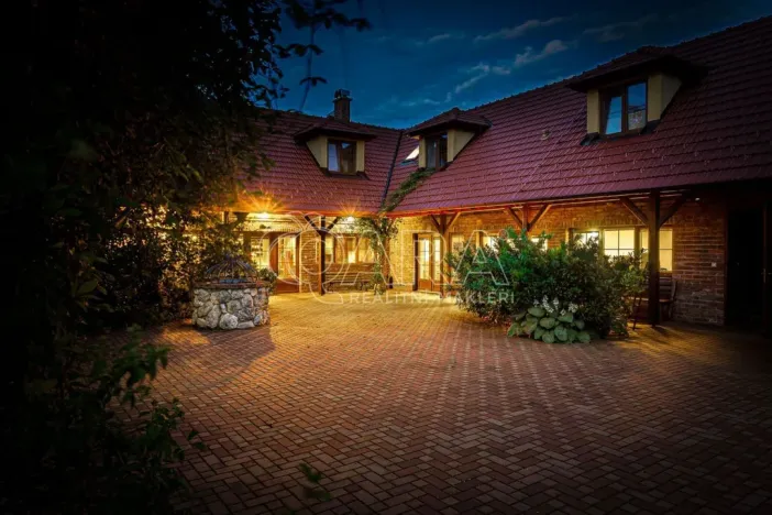 Prodej ubytování, Hlohovec, Na kopci, 1450 m2