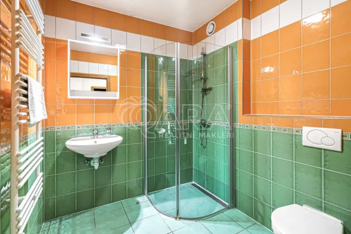 Prodej ubytování, Hlohovec, Na kopci, 1450 m2