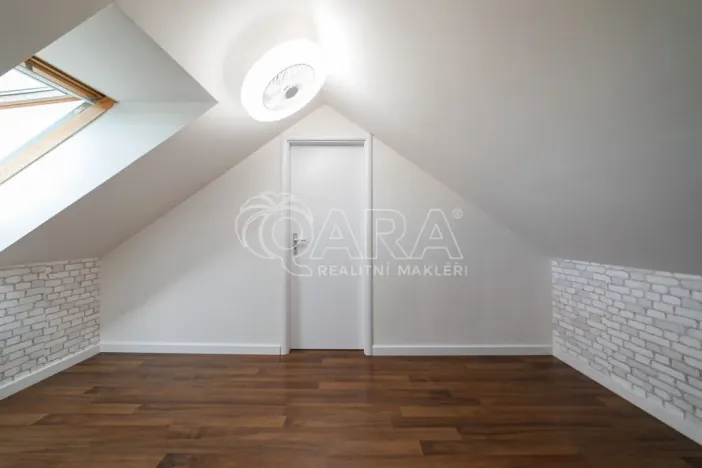 Prodej bytu 5+kk, Holubice, Za Dvorem, 117 m2