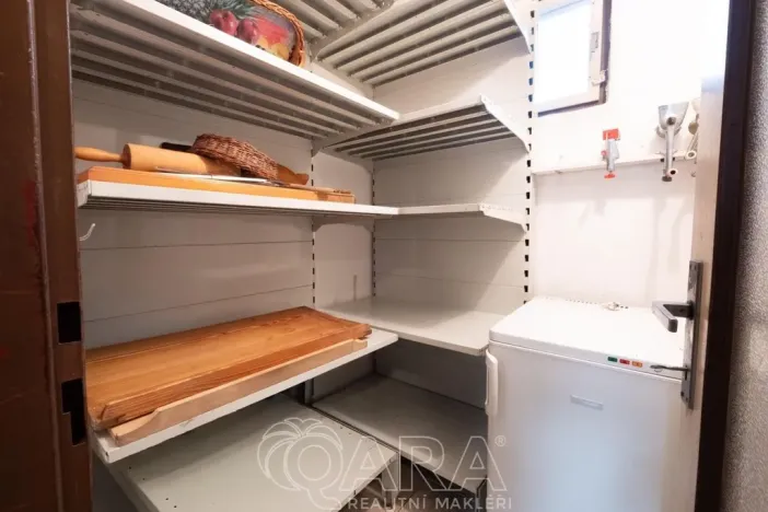 Prodej rodinného domu, Milovice - Benátecká Vrutice, 300 m2