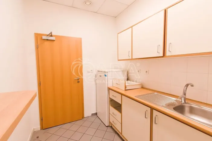 Pronájem kanceláře, Praha - Chodov, Türkova, 500 m2