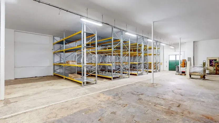 Pronájem skladu, Luby, 1700 m2