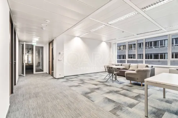 Pronájem kanceláře, Praha - Dejvice, Evropská, 236 m2