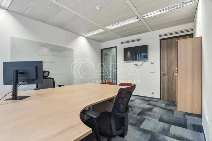 Pronájem kanceláře, Praha - Dejvice, Evropská, 236 m2