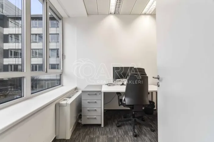 Pronájem kanceláře, Praha - Dejvice, Evropská, 236 m2