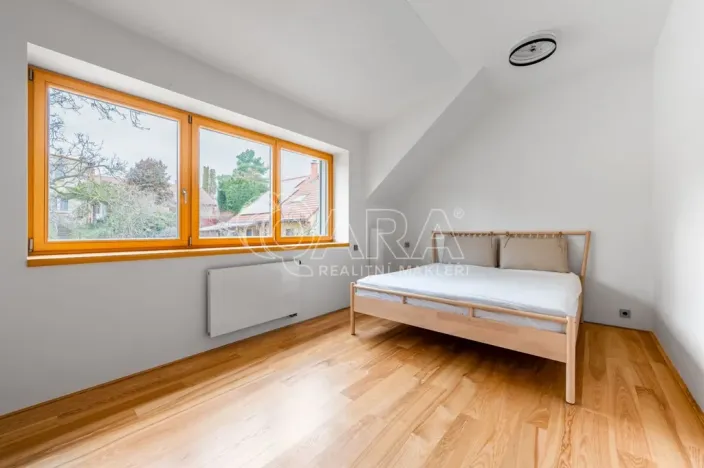 Pronájem vily, Roztoky, Nad vinicemi, 393 m2