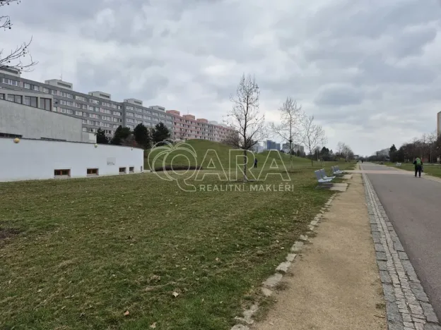 Pronájem komerčního pozemku, Praha - Háje, 2000 m2