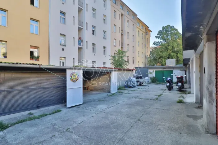 Prodej garáže, Praha - Žižkov, Čajkovského, 16 m2