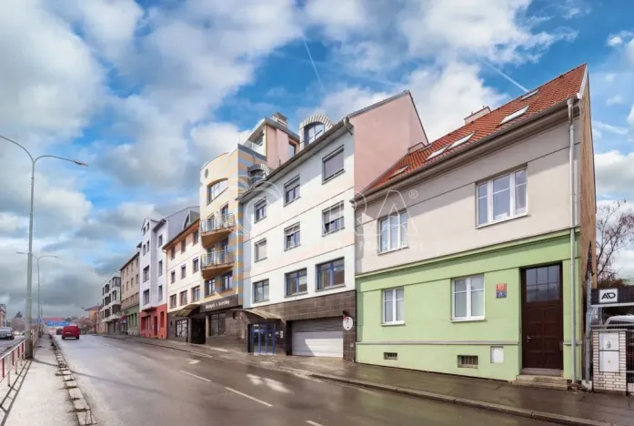 Pronájem kanceláře, Praha - Kobylisy, Nad Šutkou, 58 m2