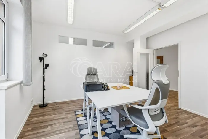 Pronájem kanceláře, Praha - Kobylisy, Nad Šutkou, 58 m2