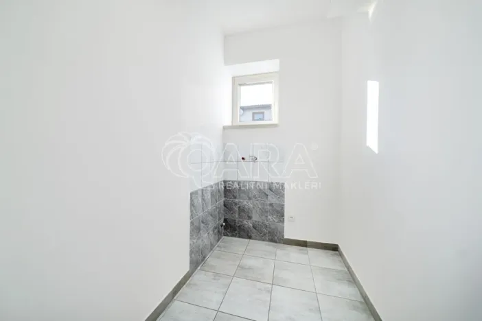 Prodej obchodního prostoru, Sukorady, 187 m2