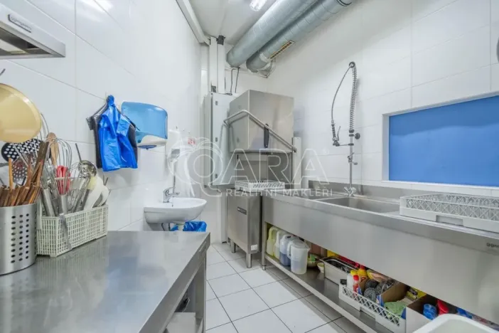 Prodej restaurace, Praha - Hostivař, náměstí Přátelství, 195 m2