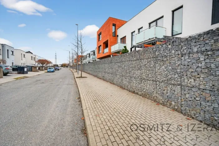 Prodej bytu 1+kk, Praha - Hostavice, Hrabovská, 70 m2