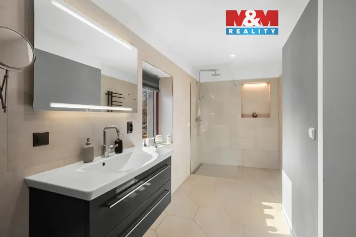 Prodej rodinného domu, Pchery, V Ořechovce, 228 m2