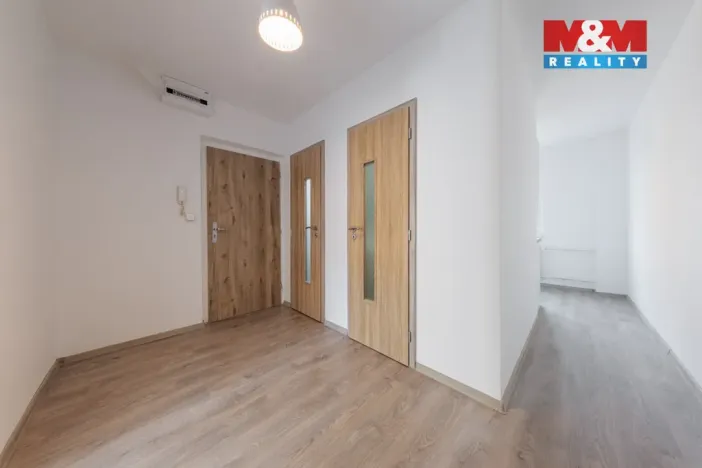 Pronájem bytu 2+1, Karlovy Vary, Brigádníků, 55 m2