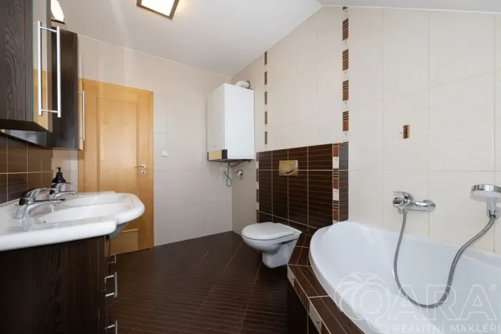 Prodej rodinného domu, Dolní Břežany, K Písnici, 136 m2