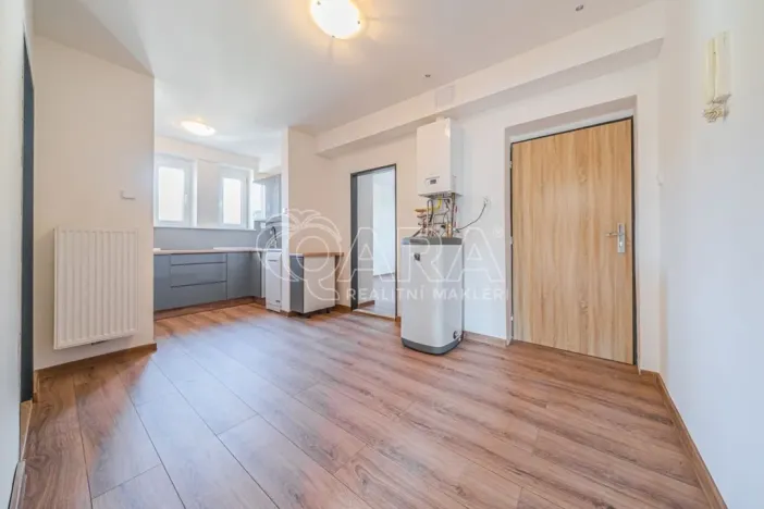 Pronájem bytu 3+1, Praha - Velká Chuchle, V úvoze, 80 m2