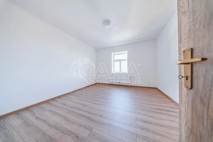 Pronájem bytu 3+1, Praha - Velká Chuchle, V úvoze, 80 m2